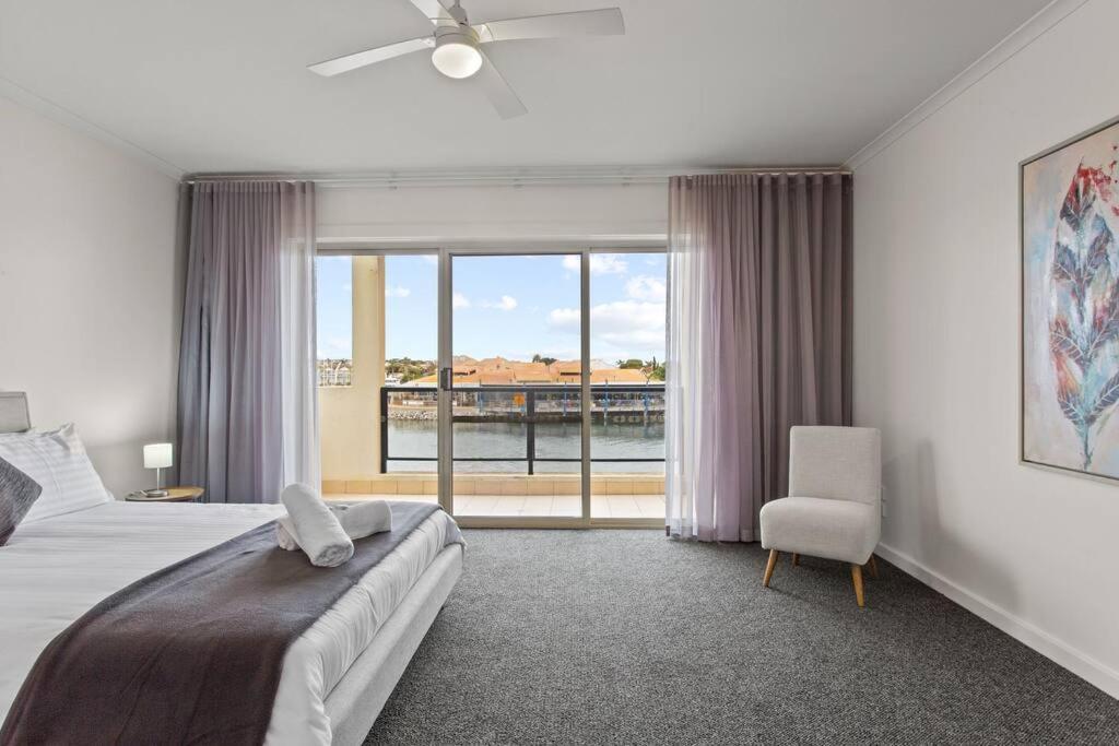 Waterfront Townhouse - Picturesque Marina Views Apartman Port Lincoln Kültér fotó