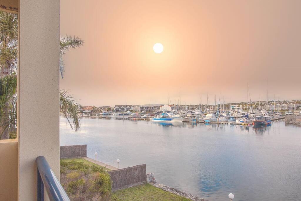 Waterfront Townhouse - Picturesque Marina Views Apartman Port Lincoln Kültér fotó
