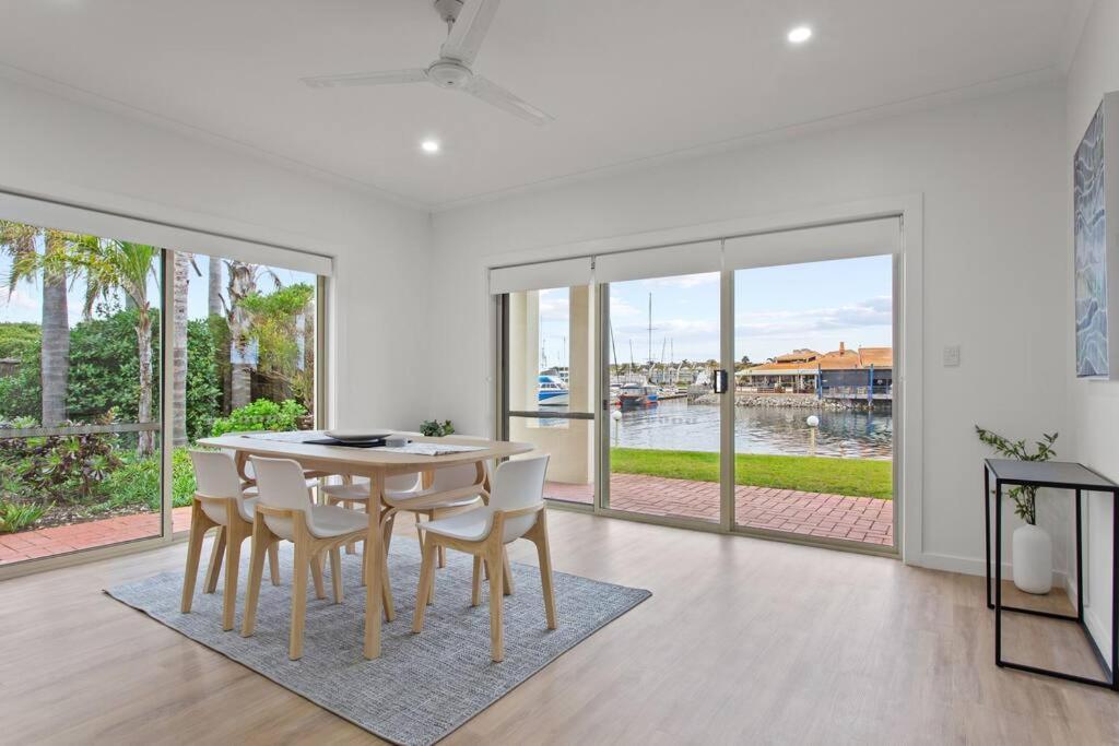 Waterfront Townhouse - Picturesque Marina Views Apartman Port Lincoln Kültér fotó