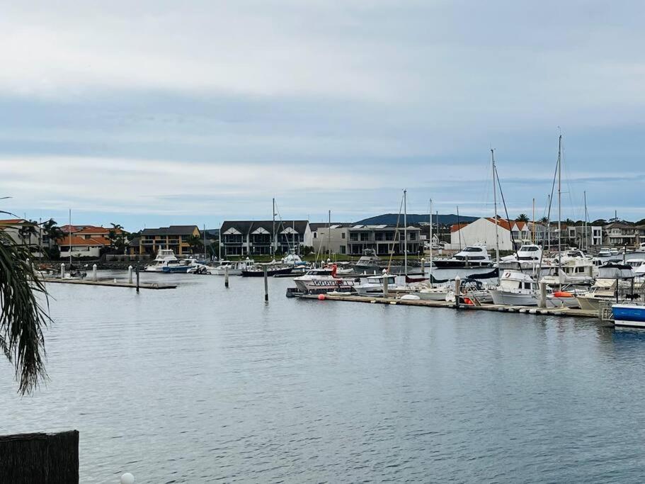 Waterfront Townhouse - Picturesque Marina Views Apartman Port Lincoln Kültér fotó