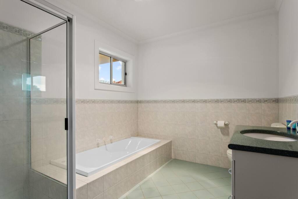 Waterfront Townhouse - Picturesque Marina Views Apartman Port Lincoln Kültér fotó