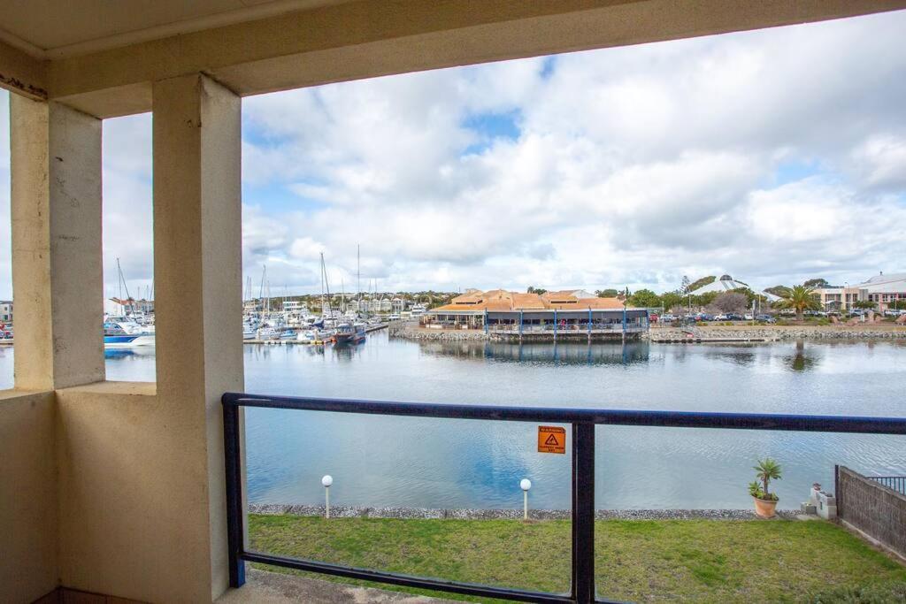 Waterfront Townhouse - Picturesque Marina Views Apartman Port Lincoln Kültér fotó